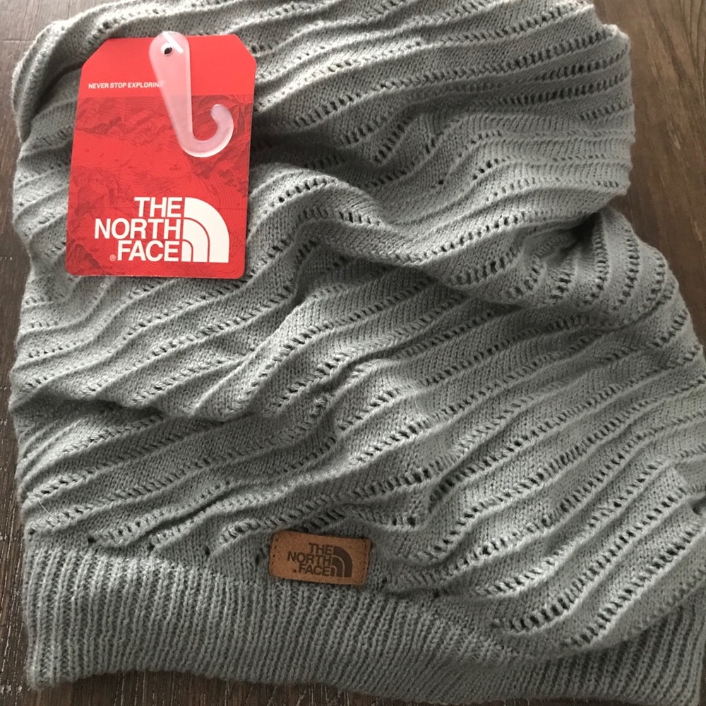 NWT North Face Gray Neck Gaiter